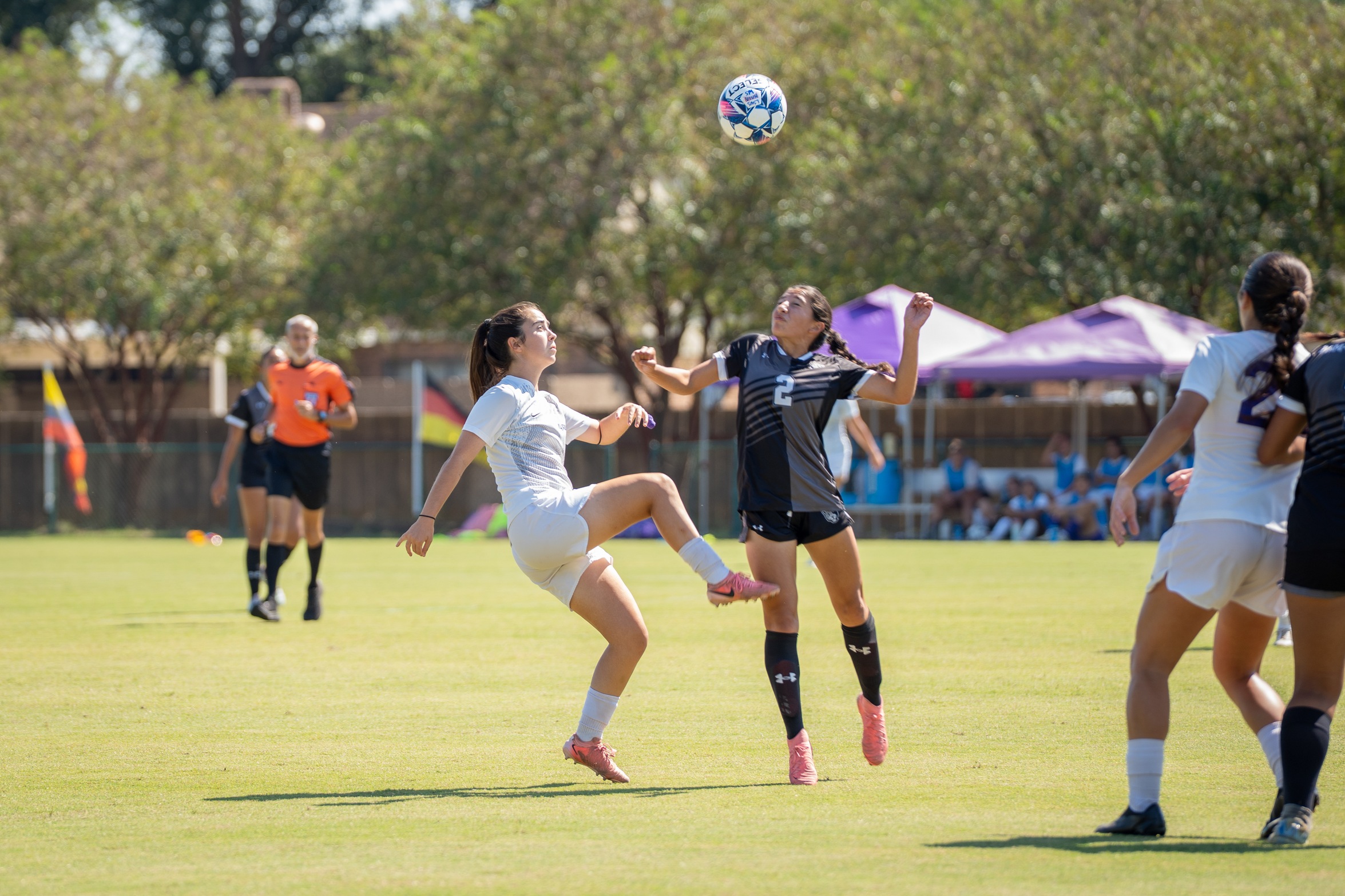 Martina Bonilla waiting for the ball to come down. Photo Credit: Gracie Youngblood